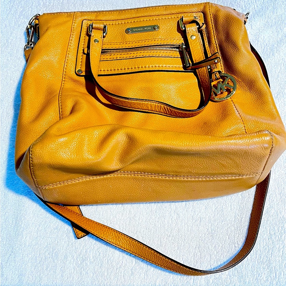 Michael Kors Large Hobo Bag. Handles and crossbody in great condition!
